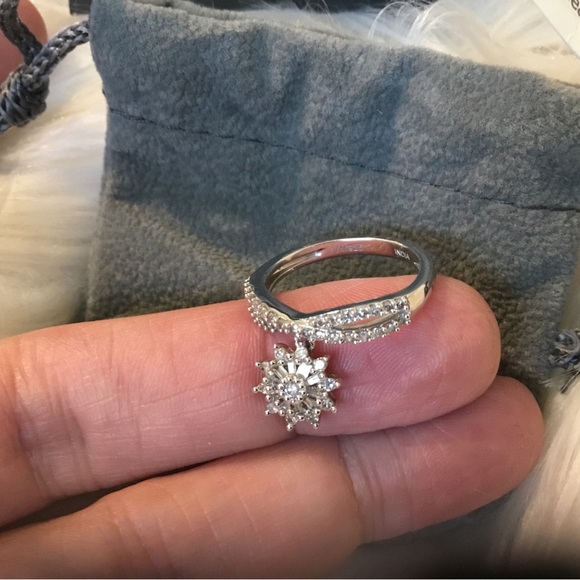 NWT Diamond Treasures SS 0.50TCW Diamond Sun Dangle Charm Crisscross Ring - Picture 5 of 16